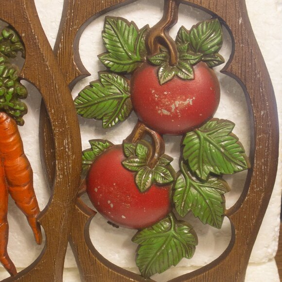 Vintage (1976) Cast Metal Wall Hanging Vegetable and Fruit Decor Retro Lot of 4 - Picture 4 of 7